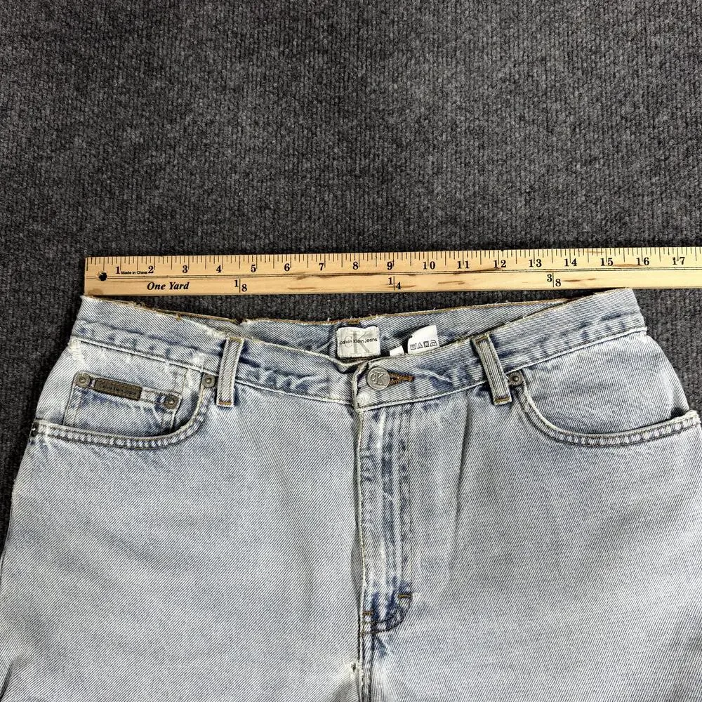 Vintage Calvin Klein Jeans Shorts Womens 12 Light Wash Denim Mid Rise 90s